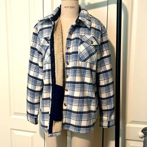 Sage NWOT fleece lined flannel size large women’s. Has pockets! Blue & ivory